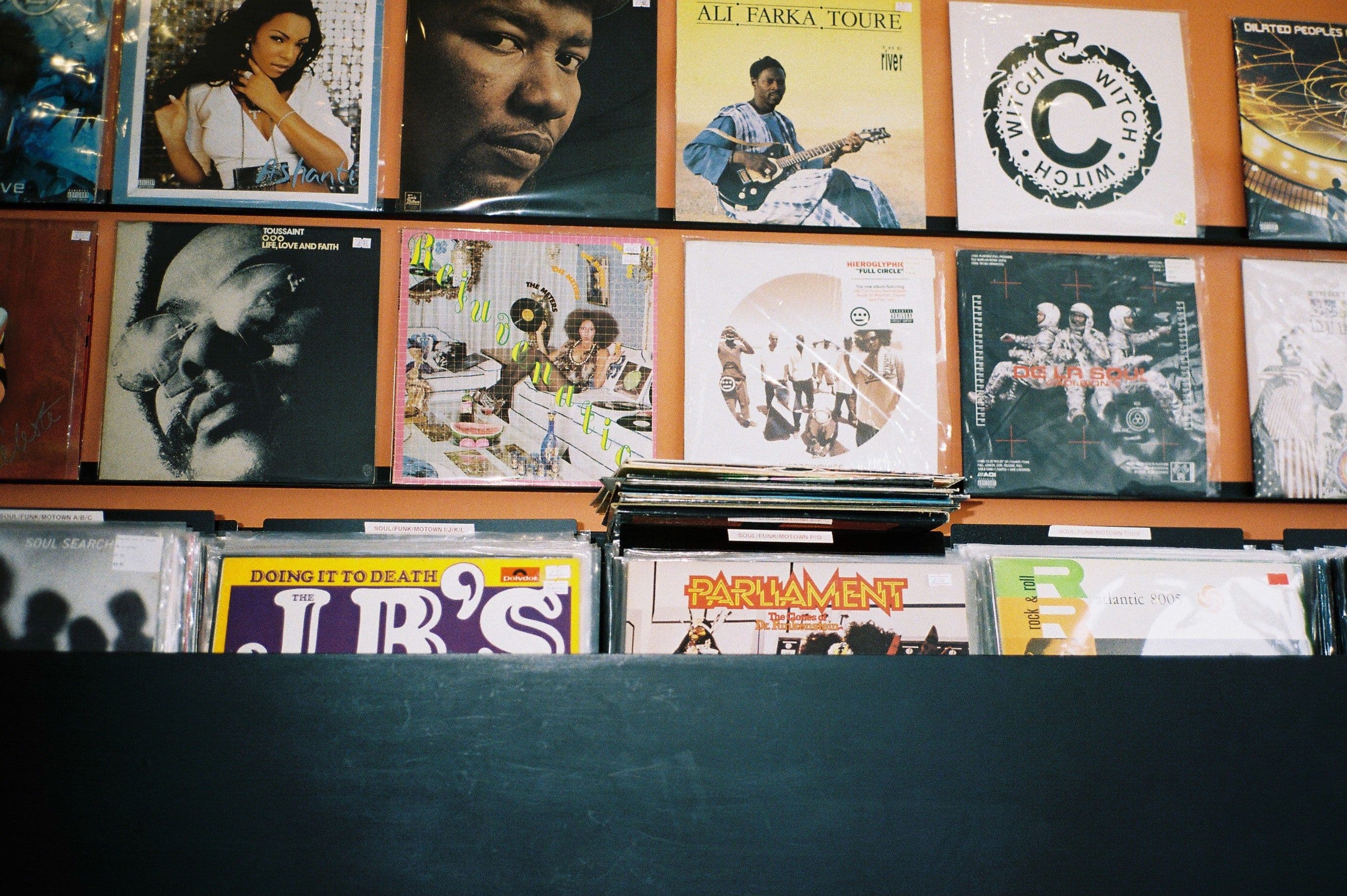 Jolene second hand record collecting
