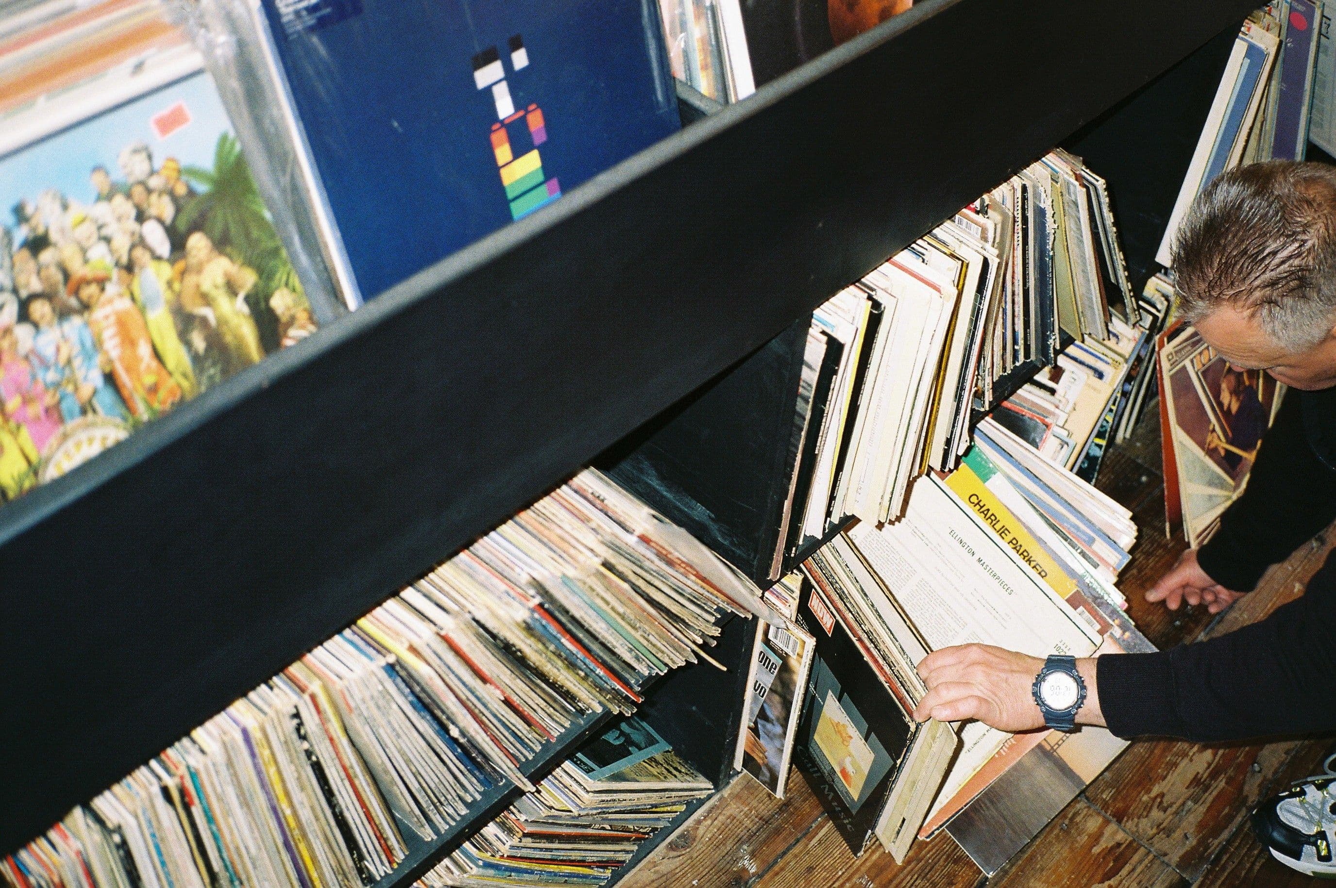 Record collecting Jolene