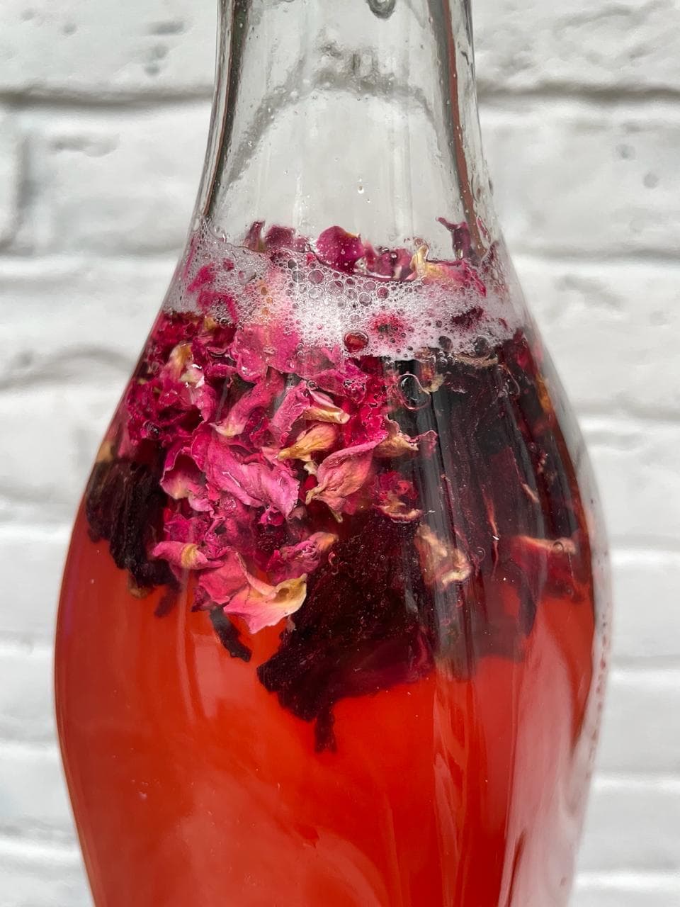 Tereza’s rose and hibiscus kombucha