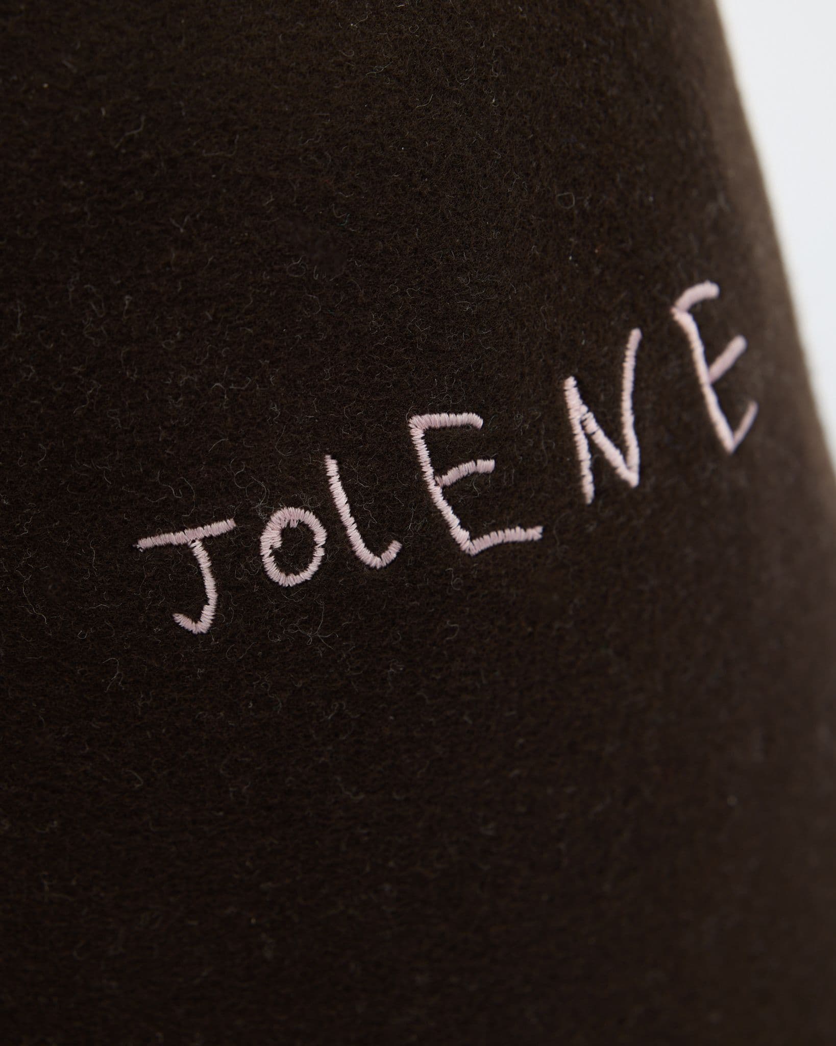 The Jolene Bakery sauna hat logo in brown shown on a white background